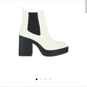 NWT MIA WHITE LUG BOOT